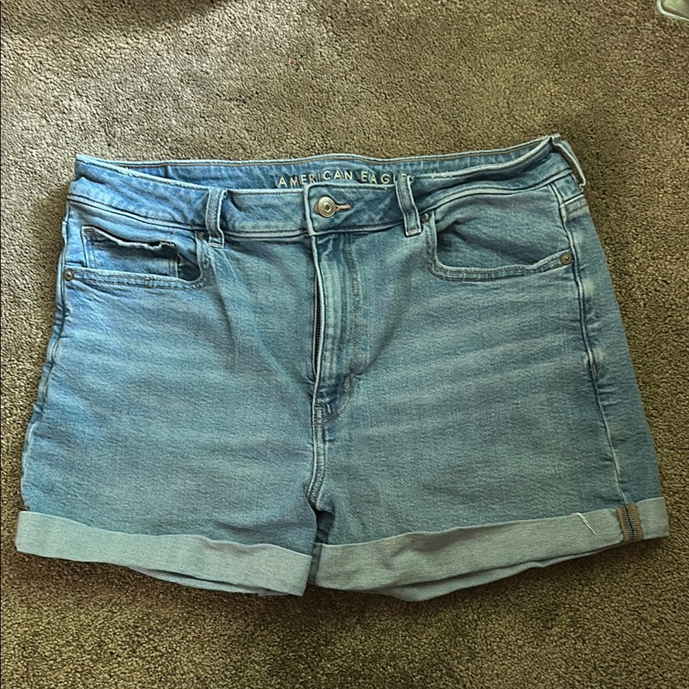 American Eagle Outfitters Blue Jean Mom Shorts STRETCH High-Waisted Cuffed cute